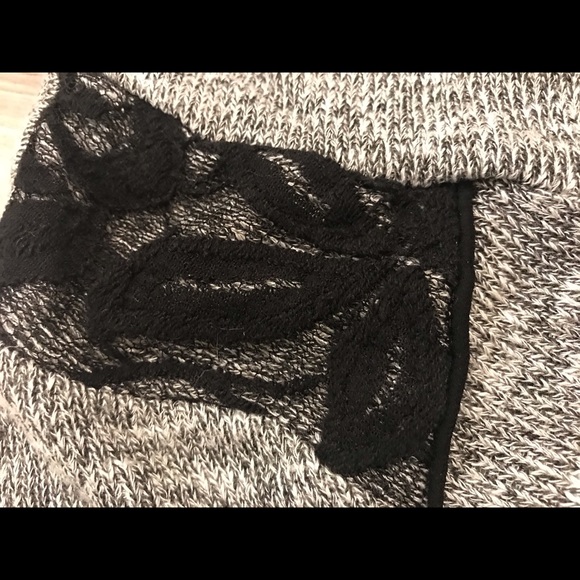 iZ Byer Rouched Lace Knit Top - Picture 3 of 4